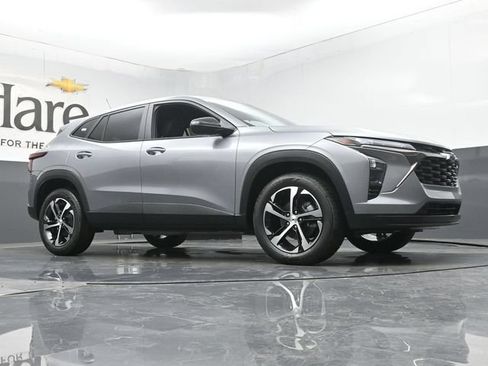 New 2026 Chevrolet Trax RS FWD image 2