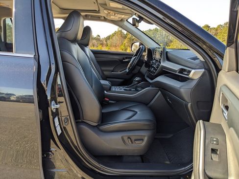 Used 2021 Toyota Highlander XLE image 51