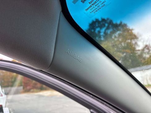 Used 2015 Chevrolet Cruze LT image 27