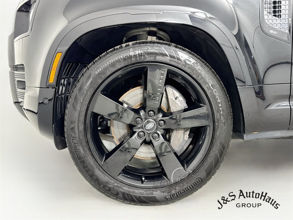 Used 2023 Land Rover Defender 130 X-Dynamic SE AWD/4WD image 40