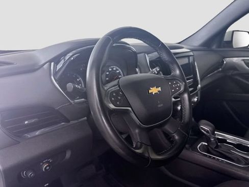 Used 2023 Chevrolet Traverse LT FWD image 9