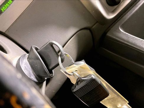 Used 2005 Ford Explorer Sport Trac XLS image 13