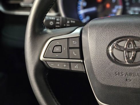 Used 2024 Toyota Highlander XLE image 28