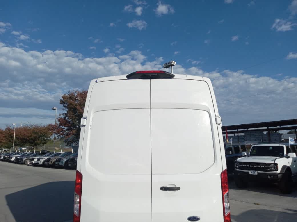 Used 2023 Ford E-Transit 148 High Roof Extended RWD image 6
