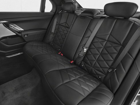 New 2026 BMW 740i RWD image 9