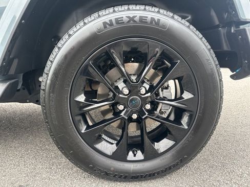 Used 2024 Jeep Wrangler Unlimited Sahara w/ Technology Group image 8