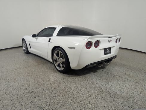 Used 2007 Chevrolet Corvette Coupe w/ Preferred Equipment Group RWD image 6