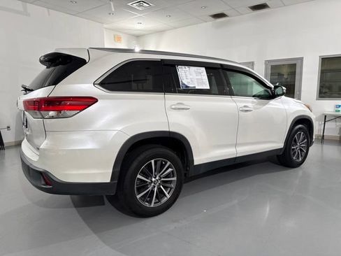 Used 2019 Toyota Highlander XLE FWD image 12