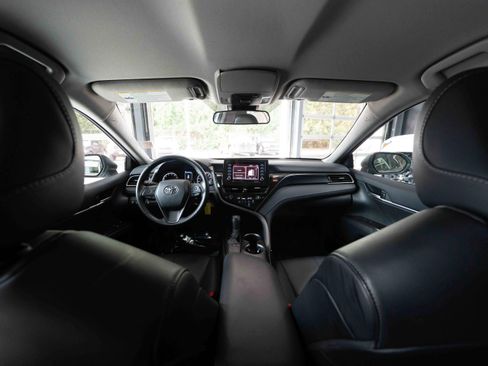 Used 2024 Toyota Camry SE FWD image 19