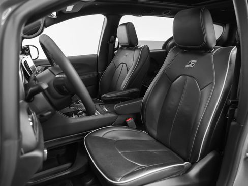 Used 2023 Chrysler Pacifica Limited w/ S Appearance Package FWD image 42