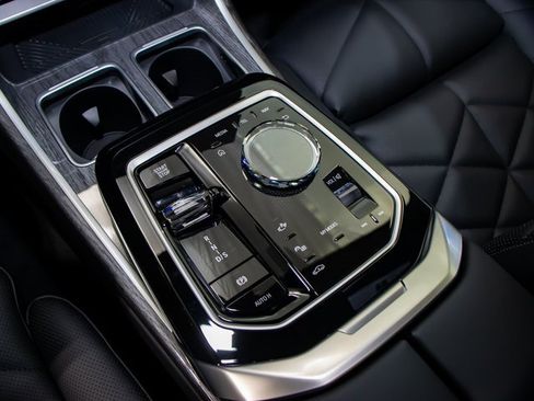 Used 2025 BMW 740i xDrive 740i xDrive w/ Premium Package image 20