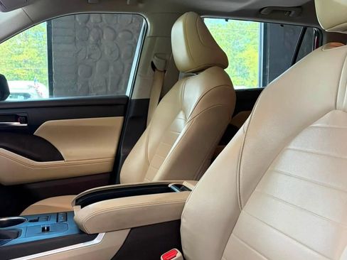 Used 2020 Toyota Highlander XLE FWD image 5