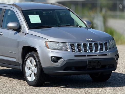 Used 2016 Jeep Compass Latitude FWD image 15