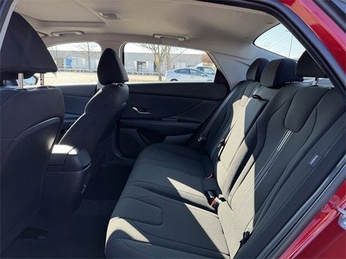 Used 2025 Hyundai Elantra SEL image 27
