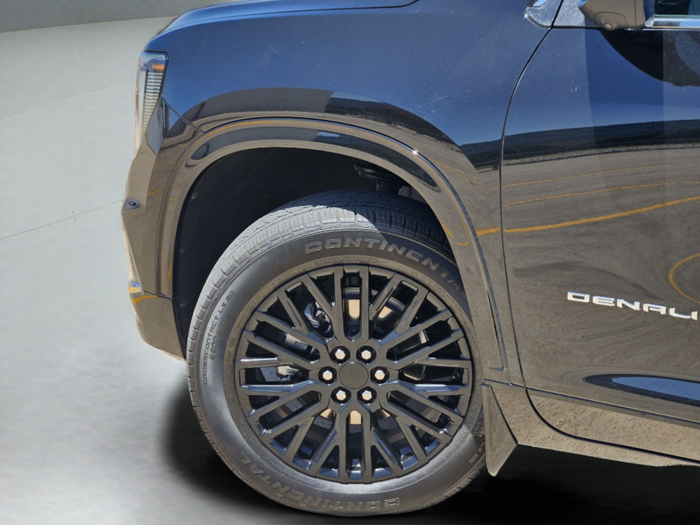 Used 2024 GMC Acadia Denali w/ LPO, Floor Liner Package FWD image 5