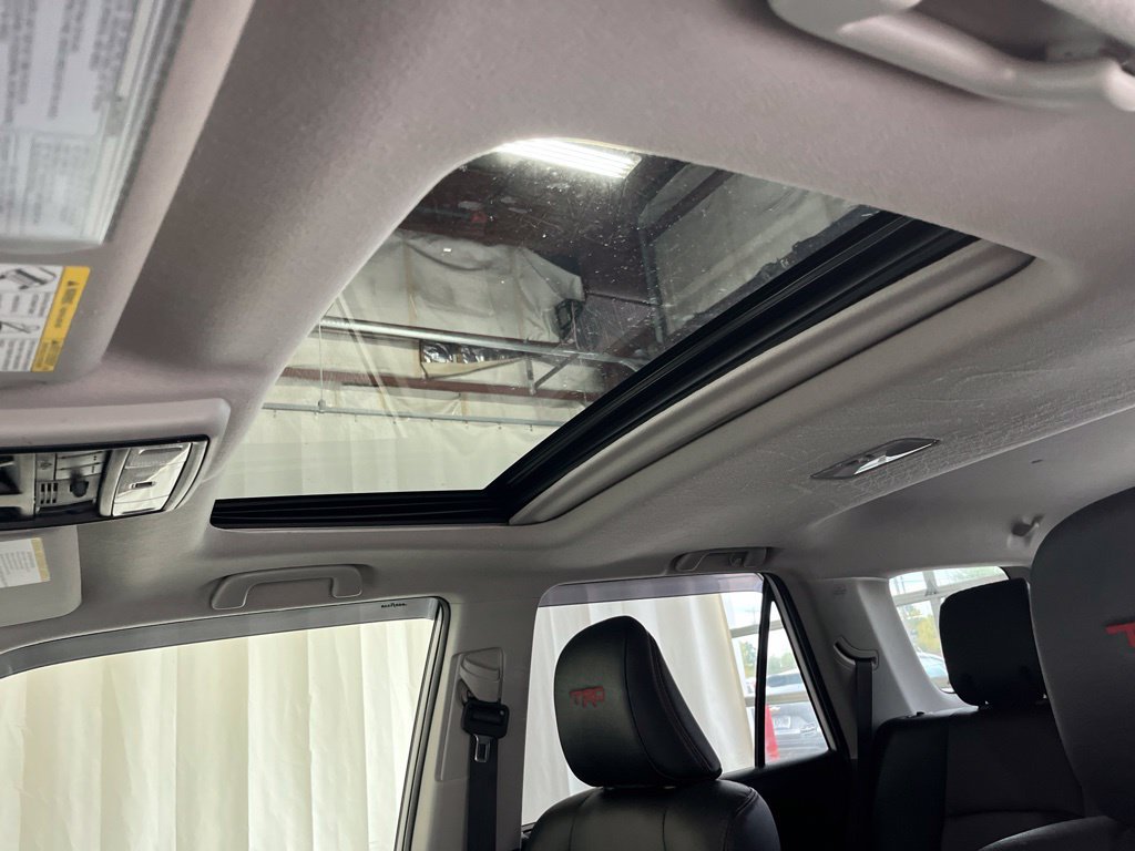 Used 2021 Toyota 4Runner Venture w/ Moonroof Package AWD/4WD image 3