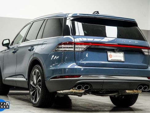 Used 2025 Lincoln Aviator Reserve AWD/4WD image 11