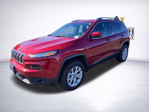 Used 2016 Jeep Cherokee Latitude w/ Comfort/Convenience Group AWD/4WD image 3
