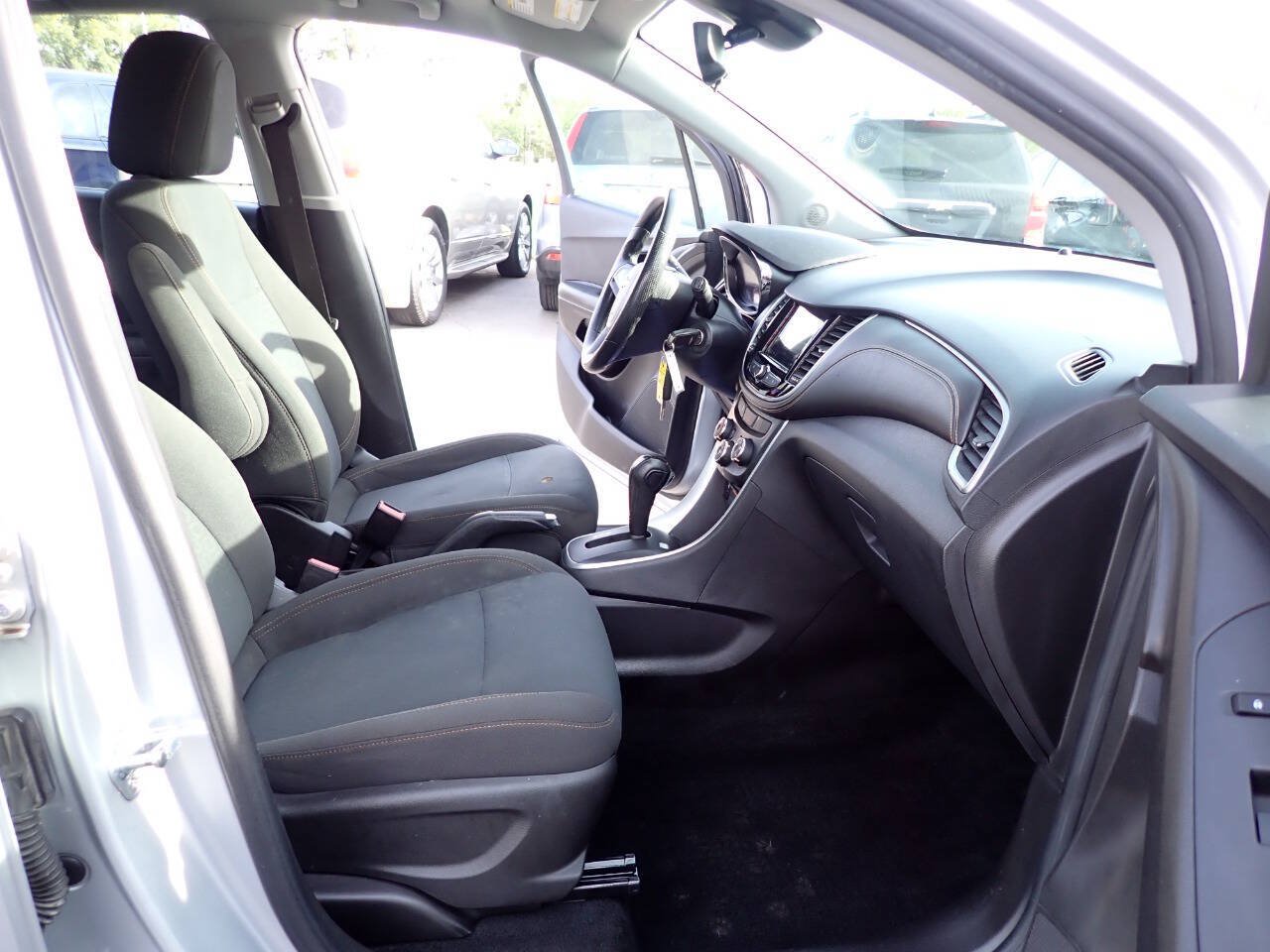 Used 2018 Chevrolet Trax LS FWD image 12
