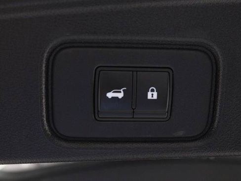 Certified 2022 Nissan Pathfinder SL FWD image 19