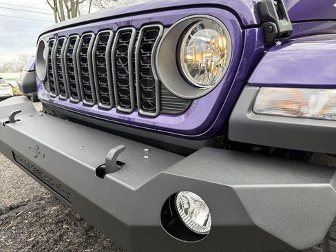 New 2026 Jeep Gladiator Sport AWD/4WD image 4