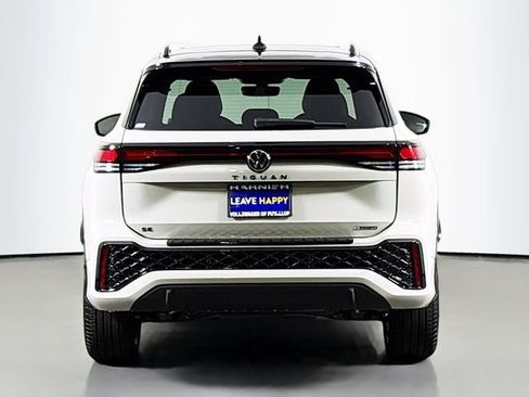 New 2025 Volkswagen Tiguan SE R-Line image 6