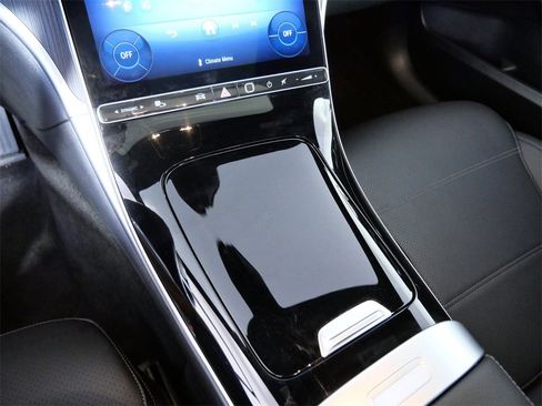 Used 2025 Mercedes-Benz C 300 4MATIC Sedan image 21