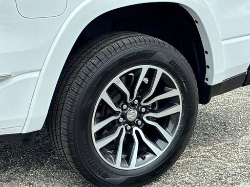 Used 2025 RAM 1500 Limited AWD/4WD image 12