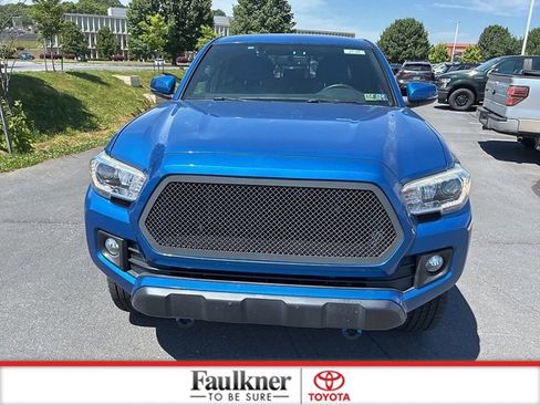 Used 2017 Toyota Tacoma TRD Off-Road w/ Tow Package (A/T) AWD/4WD image 19