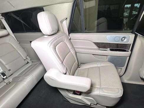 Used 2019 Lincoln Navigator L Reserve w/ Cargo Package AWD/4WD image 36