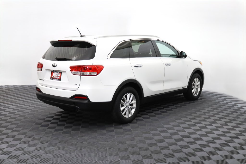 Used 2017 Kia Sorento AWD image 8