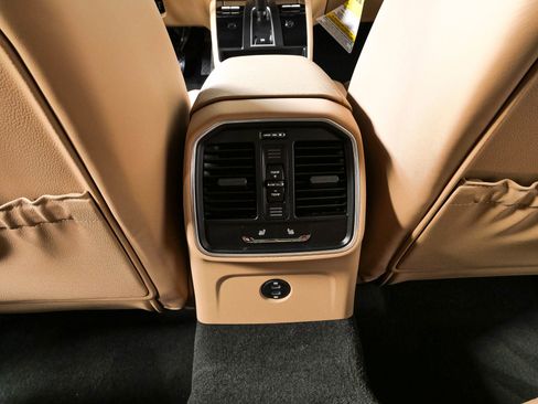 New 2026 Porsche Macan AWD/4WD image 21