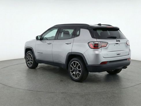 Used 2025 Jeep Compass Trailhawk image 5
