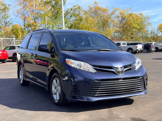Used 2018 Toyota Sienna LE FWD image 4