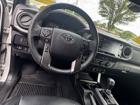Used 2021 Toyota Tacoma TRD Sport w/ TRD Premium Sport Package AWD/4WD image 21