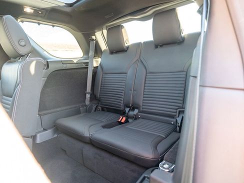 Certified 2024 Land Rover Discovery Dynamic SE image 36