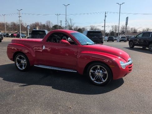 Used 2004 Chevrolet SSR w/ Preferred Equipment Group image 10