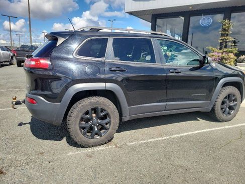 Used 2017 Jeep Cherokee Trailhawk w/ Trailer Tow Group image 2