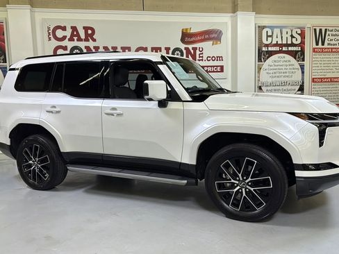 Used 2024 Lexus GX 550 w/ Accessory Package (2T) image 11