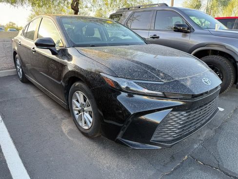 Used 2025 Toyota Camry LE FWD image 5