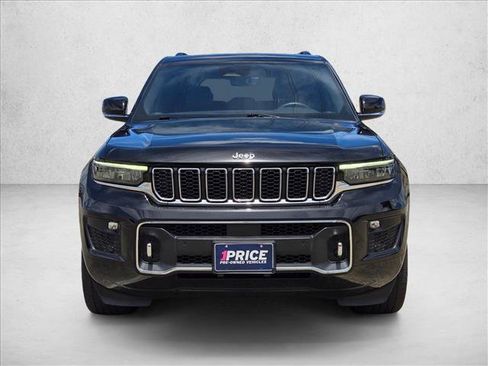 Used 2022 Jeep Grand Cherokee Overland w/ Luxury Tech Group IV AWD/4WD image 2