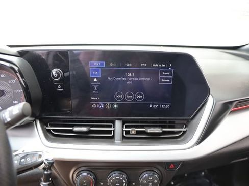 Used 2024 Chevrolet Trax RS FWD image 17