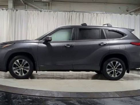 Used 2023 Toyota Highlander XLE image 5