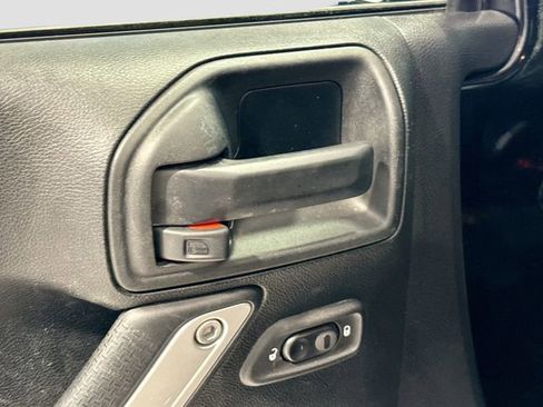 Used 2017 Jeep Wrangler Unlimited Rubicon image 18