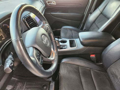 Used 2021 Jeep Grand Cherokee Laredo X RWD image 12