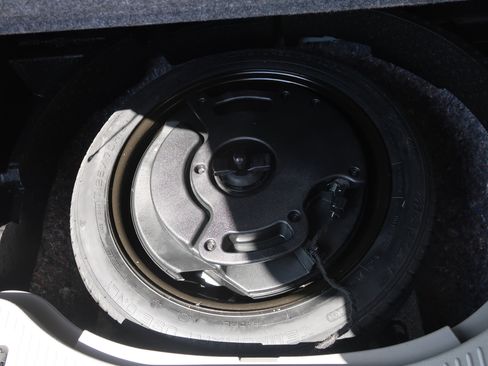 Used 2015 Buick Encore Convenience FWD image 31
