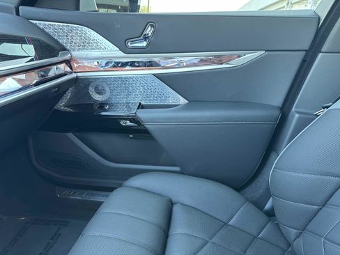 Certified 2025 BMW i7 eDrive50 w/ M Sport Package image 23