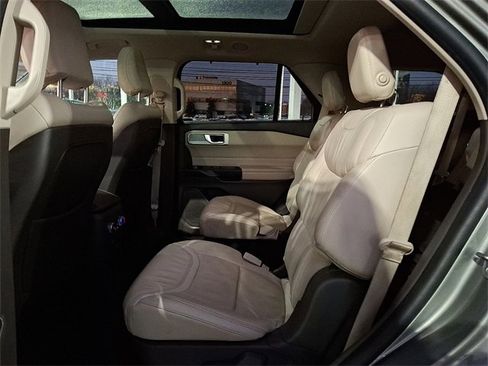Used 2020 Ford Explorer Platinum image 9