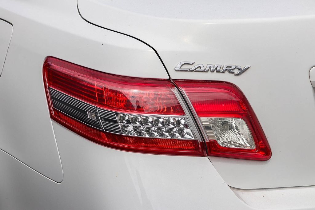 Used 2010 Toyota Camry FWD image 7