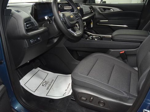 New 2026 Chevrolet Traverse LT w/ Driver Confidence Package FWD image 38